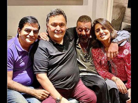 ऋषि कपूर से मिलने पहुंचे संजय दत्त, नीतू कपूर ने फोटो पोस्ट कर लिख दी इतनी बड़ी बात