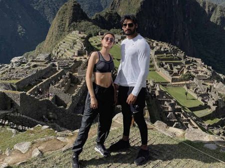 सुनील शेट्टी के बेटे अहान मना रहे हैं गर्लफ्रेंड के साथ छुट्टियां, तस्वीरें हो रही हैं वायरल