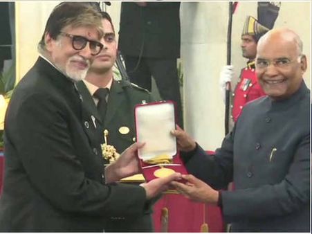 Pics: अमिताभ बच्चन ने राष्ट्रपति के हाथों से लिया दादा साहेब फाल्के पुरस्कार