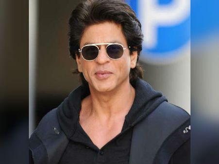 शाहरुख खान के फैन ने दी जान देने की धमकी- सुपरस्टार से नए साल पर कर रहे हैं ये मांग