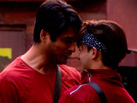 Bigg Boss 13 Video: असीम ने सिद्धार्थ शुक्ला को कहा-आंखें नोच लूंगा, जमकर हुई हाथापाई