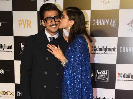 छपाक स्क्रीनिंग - फिल्म तो शानदार लेकिन रणवीर और दीपिका का ये वीडियो भी बेहद प्यारा