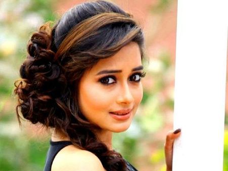 पहली बार उतरन की इच्छा 'टीना दत्ता' बन गईं बिकिनी में परी, अकेले में देखिए ये तस्वीर