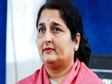मुसीबत में सिंगर अनुराधा पौडवाल- एक महिला ने किया बेटी होने का दावा- ठोक दिया जुर्माना