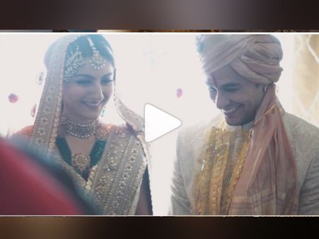 Video: शादी की सालगिरह पर कुणाल खेमू और सोहा अली खान का रोमांटिक वीडियो वायरल