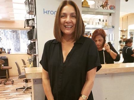 Photo: नीना गुप्ता ने करवाया न्यू हेयरकट, गूगल से कहा- अब तो लिख दो मेरी उम्र कम