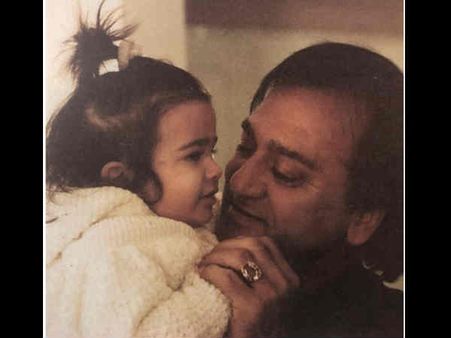 Pic Of The Day: संजय दत्त की बेटी त्रिशला की ये तस्वीर हो रही है तेज़ी से वायरल