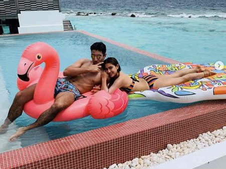 Pics: सारा अली खान की बिकीनी और तस्वीरें खत्म ही नहीं हो रहीं, छुट्टियां भले ही खत्म हो गई हों