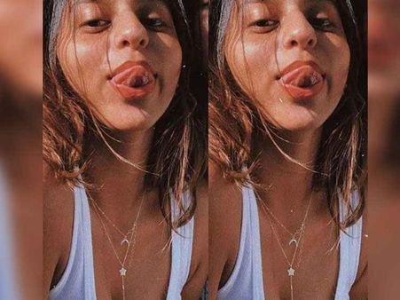 जीभ चिढ़ाती सुहाना खान की सेल्फी सोशल मीडिया पर वायरल, जमकर कर रहे फैंस पसंद