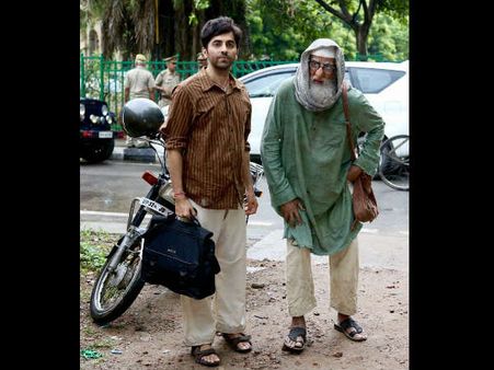 अमिताभ बच्चन के सामने अभिनय करना बहुत मुश्किल है- 'गुलाबो सिताबो' को लेकर बोले आयुष्मान खुराना