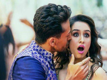 'हीरोपंती 2' में टाइगर श्रॉफ के लुक को देख श्रद्धा कपूर की फटी रह गईं आंखें- सामने आया रिएक्शन !