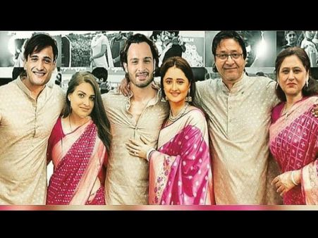 #UmRash: रश्मि देसाई और असीम के भाई उमर रियाज की रोमांटिक तस्वीरें वायरल, मजेदार !