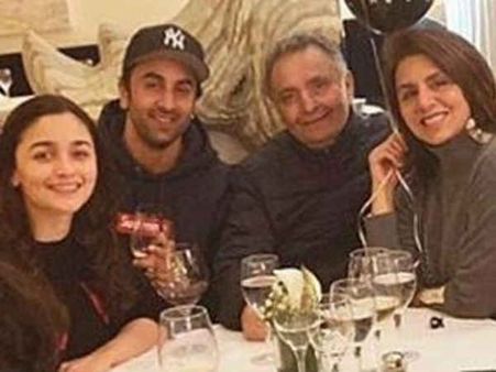 अस्पताल में भर्ती हैं ऋषि कपूर, रणबीर आलिया ने छोड़ा अरमान जैन का मेहंदी फंक्शन, तुरंत भागे दिल्ली