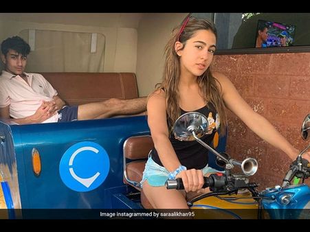 सारा अली खान का गोवा में पहली बार सुपर Hot लुक, तेजी से लोग देख रहे हैं Viral