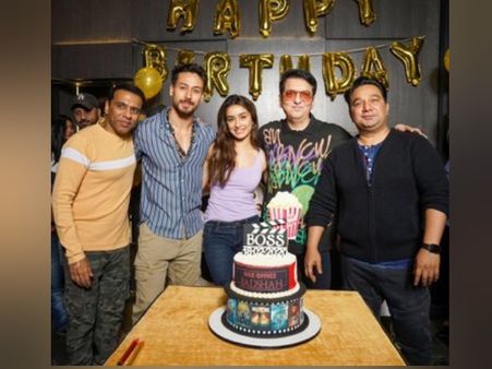 साजिद नाडियाडवाला के जन्मदिन के जश्न की ये तस्वीरें बना देंगी आपका दिन!