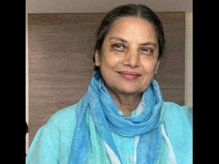 अस्पताल से घर लौटीं शबाना आज़मी, शेयर की पहली तस्वीर