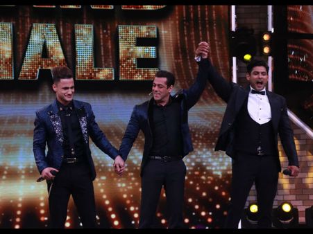 सिद्धार्थ शुक्ला बने Bigg Boss 13 Winner, असीम के फैंस का भड़का गुस्सा #FixedWinnerSidharth