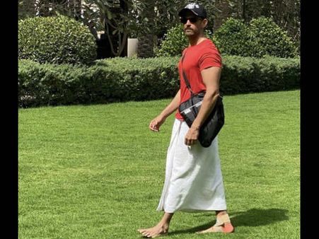 ऋतिक रोशन ने ऐसे उड़ाया रणवीर सिंह का मजाक- सोशल मीडिया पर वायरल हुई तस्वीर