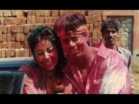 शाहरुख खान और गौरी का धमाकेदार होली डांस वारयल- सुभाष घई ने शेयर किया वीडियो