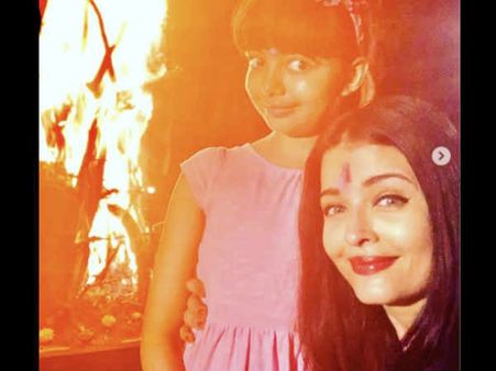 Pic of the day: ऐश्वर्या राय बच्चन ने बेटी आराध्या के साथ किया होलिका दहन, देखिए तस्वीरें