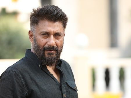 कोरोनावायरस लॉकडाउन: माता-पिता के लिए विवेक अग्निहोत्री की दिल छू लेने वाली कविता