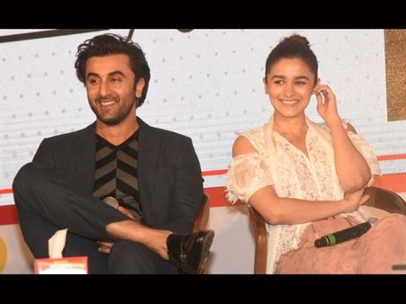 ब्रेकअप की खबरों की बीच, रणबीर-आलिया का खुल्लम-खुल्ला रोमांस, 10 तस्वीरों में देखिए