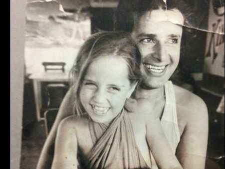 Birthday: शशि कपूर की ये दिलकश 10 ब्लैक एंड व्हाइट तस्वीरें, अमिताभ के साथ कपूर खानदान