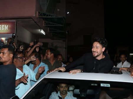 बॉक्स ऑफिस पर 'बागी 3' का तलहका जारी, टाइगर श्रॉफ ने इस शख्स के साथ देखी फिल्म
