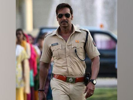 मुंबई पुलिस के लॅाकडाउन जवाब पर अजय देवगन का जबरदस्त ट्वीट- जब बोलेंगे सिंघम खाकी पहन आ जाएगा
