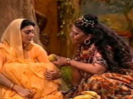 आयुष्मान खुराना की सास नहीं, ये हैं रामायण की त्रिजटा - सीता दीपिका चिखलिया ने खोला राज़