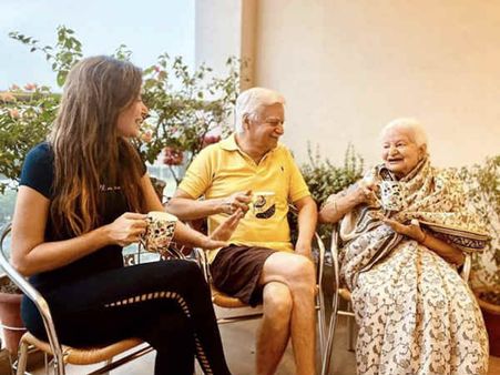 Pic of the Day: कनिका कपूर ने कोरोना इलाज के बाद शेयर की पहली तस्वीर, खोले कुछ राज़