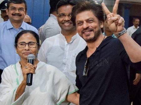 शाहरुख खान के महादान पर सीएम ममता बनर्जी का ट्वीट- बोल डाली इतनी बड़ी बात