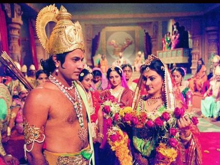 रामायण को लेकर ट्विटर पर नई बहस शुरू, ट्विटर पर मीम्स वायरल