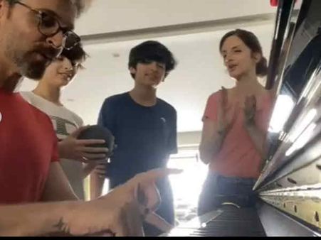 लॉकडाउन में साथ रह रहे ऋतिक - सुज़ैन, अनोखे तरीके से मनाई किसकी एनिवर्सरी