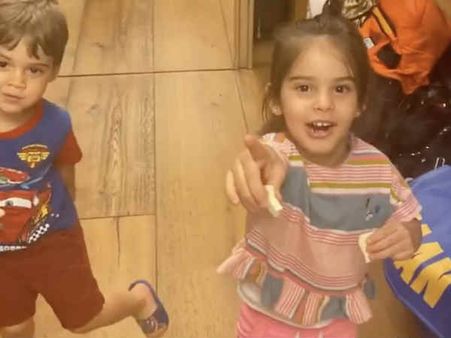 करण जौहर का बन रहा भयंकर मज़ाक, बच्चे भी नहीं छोड़ रहे - कभी मोटा तो कभी बेसुरा