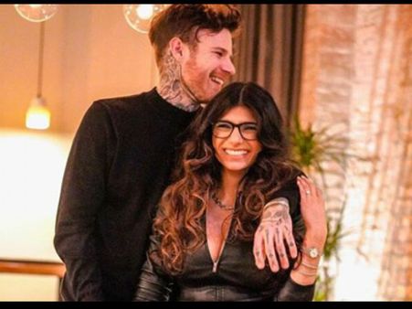 पोर्न स्टार मिया खलीफा का भयानक पोस्ट- कोरोना से दुनिया खत्म, मुझे कपड़ों के साथ दफना देना