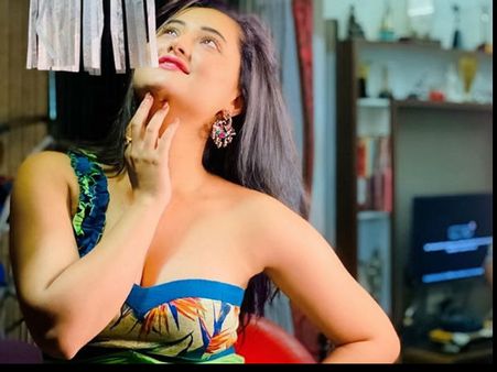 VIDEO गेंदा फूल सांग पर 'रश्मि देसाई' ने सिजलिंग डांस से लगाई आग, फैंस ने कहा जान ले ली