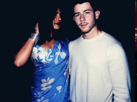 प्रियंका चोपड़ा ने निक जोनस के साथ शेयर की एकदम देसी तस्वीर, हो रही है वायरल