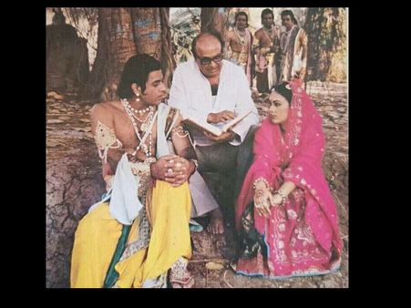 राम-सीता का पर्दे के पीछे ऐसा नजारा, देखने लगे लक्ष्मण-भरत, राामायण की अनदेखी तस्वीर Viral