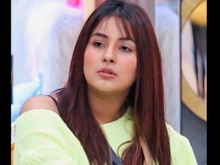 लॉकडाउन के बीच होटल में फंसी बिग बॉस स्टार शहनाज गिल- सुनाई अपनी आपबीती- कहा, दम घुट रहा है- VIDEO