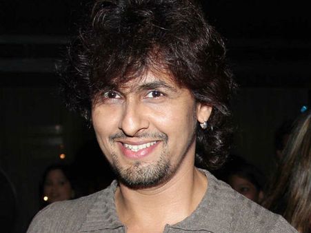 ट्विटर पर सोनू निगम की गिरफ्तारी की मांग, मचा है खूब बवाल, लेकिन दुबई में ये सब कर रहे सिंगर