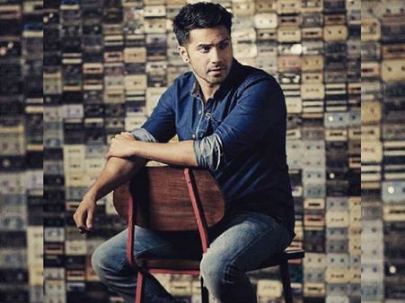 कोविड- 19 पॉजिटिव हैं वरुण धवन, तस्वीर के साथ किया कंफर्म- अभिषेक बच्चन, बिपाशा से लेकर सभी सितारों ने दी हिम्मत