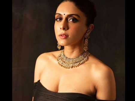 कोरोना पॉजिटिव जोया करीम ने बताया डॉक्टर्स का बर्ताव, Corona की चपेत में पूरा परिवार