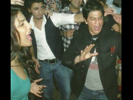 जब 'डॉन 2' की पार्टी में जमकर नाचे थे शाहरुख खान और प्रियंका चोपड़ा- फिर से वायरल हो रही हैं PHOTOS