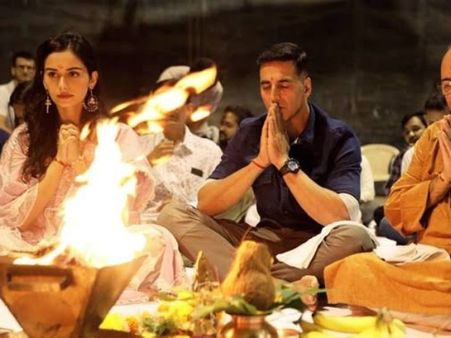 बरसात से पहले अक्षय कुमार पर गिरी कोरोना की गाज, टूटा पृथ्वीराज का महल!