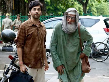 गुलाबो सिताबो Audience Review- कुछ को लगी सुपरहिट, तो कुछ ने लिखा- सिरदर्द है फिल्म, बोरिंग