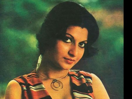 80 के दशक की बिकिनी स्टार रह चुकी हैं 'महाभारत की कुंती', 34 साल से गायब, बवाल तस्वीरें