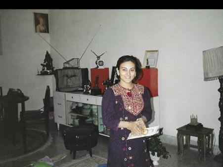 30 साल पहले रामायण की सीता की नो मेकअप Pic, सारे अवॉर्ड्स के साथ दिया ऐसे पोज, देखिए खूबसूरत