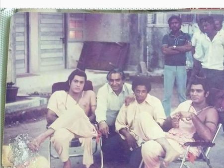 वैनिटी वैन के बिना कुर्सी लगाकर टाइमपास करते थे राम-लक्ष्मण, रामायण की 30 साल पुरानी Rare तस्वीरें