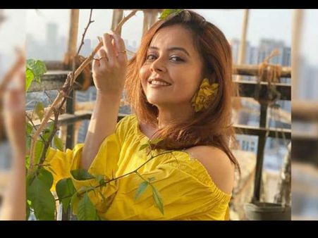 देवोलीना भट्टाचार्जी का कुक निकला कोरोना पॉजिटिव, 14 दिन क्वारंटाइन में एक्ट्रेस, बड़ा खतरा !